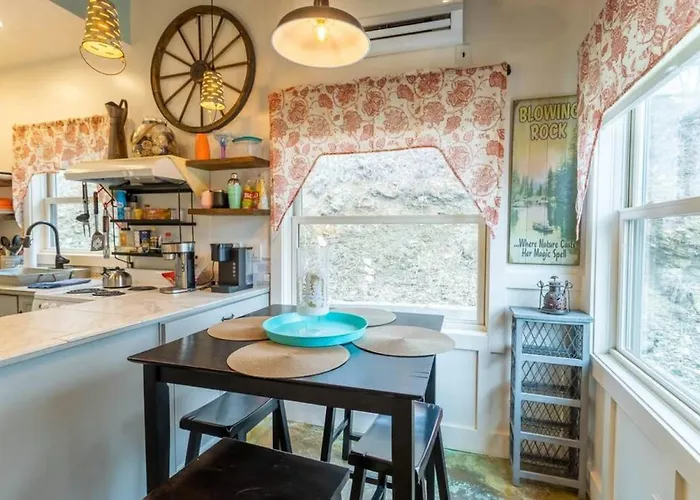 Sarah Janes Cottage At Doe Creek